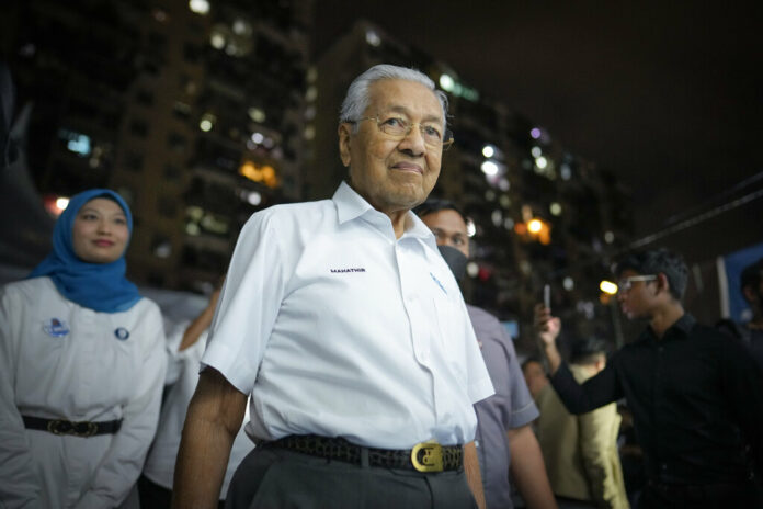 Two-time former Malaysian Prime Minister and Gerakan Tanah Air, or Homeland Movement Chairman Mahathir Mohamad arrives at a rally for his party in Kuala Lumpur, Malaysia, Tuesday, Nov. 15, 2022. Photo: Vincent Thian / AP Two-time former Malaysian Prime Minister and Gerakan Tanah Air, or Homeland Movement Chairman Mahathir Mohamad arrives at a rally for his party in Kuala Lumpur, Malaysia, Tuesday, Nov. 15, 2022. Photo: Vincent Thian / AP
