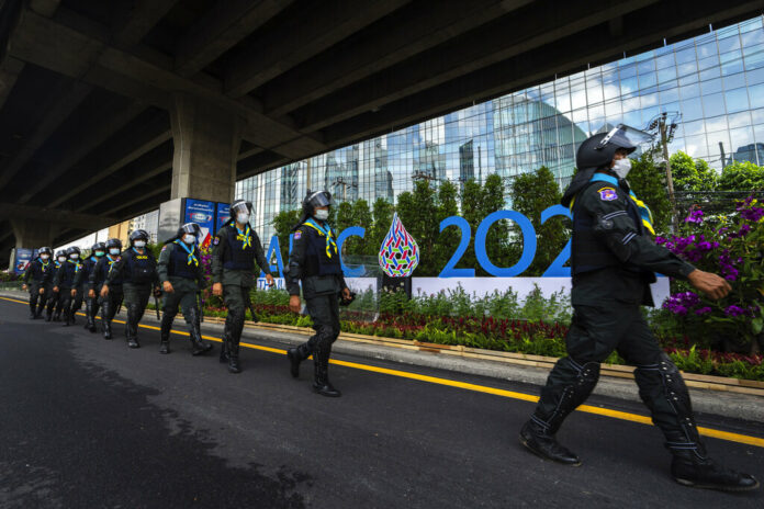 Police patrol near the venue of the Asia-Pacific Economic Cooperation (APEC) in Bangkok, Thailand, in Bangkok, Thailand, Wednesday, Nov. 16, 2022. Photo: Anupam Nath / AP Police patrol near the venue of the Asia-Pacific Economic Cooperation (APEC) in Bangkok, Thailand, in Bangkok, Thailand, Wednesday, Nov. 16, 2022. Photo: Anupam Nath / AP