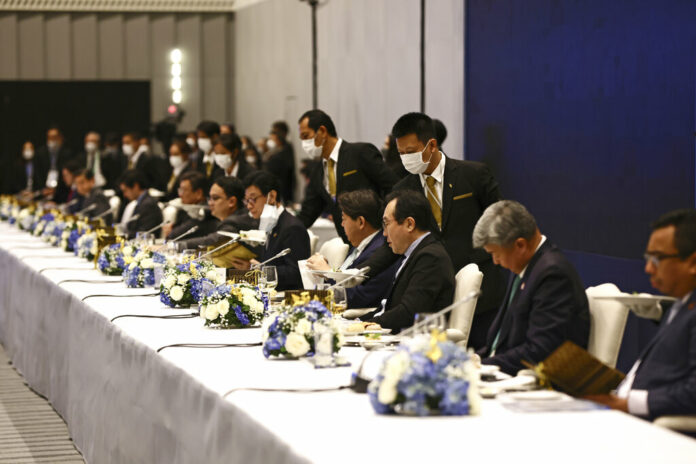 Food is served to delegates at a working lunch at the 33rd APEC Ministerial Meeting (AMM) during the Asia-Pacific Economic Cooperation (APEC) summit, Thursday, Nov. 17, 2022, in Bangkok, Thailand. Photo: Jack Taylor / Pool Photo via AP
