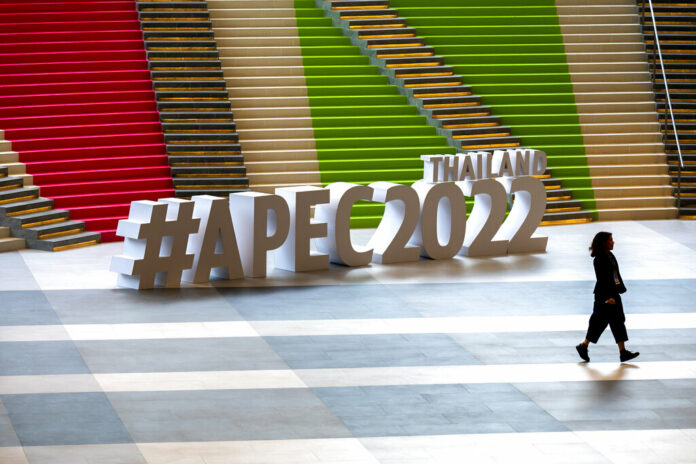 A participant runs past signage at the venue of the Asia-Pacific Economic Cooperation APEC summit venue, Friday, Nov. 18, 2022, in Bangkok, Thailand. Photo: Anupam Nath / AP