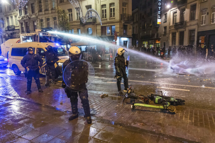 Riot police officers stand along a main boulevard in Brussels, Sunday, Nov. 27, 2022, as violence broke out during and after Morocco's 2-0 win over Belgium at the World Cup. Photo: Geert Vanden Wijngaert / AP