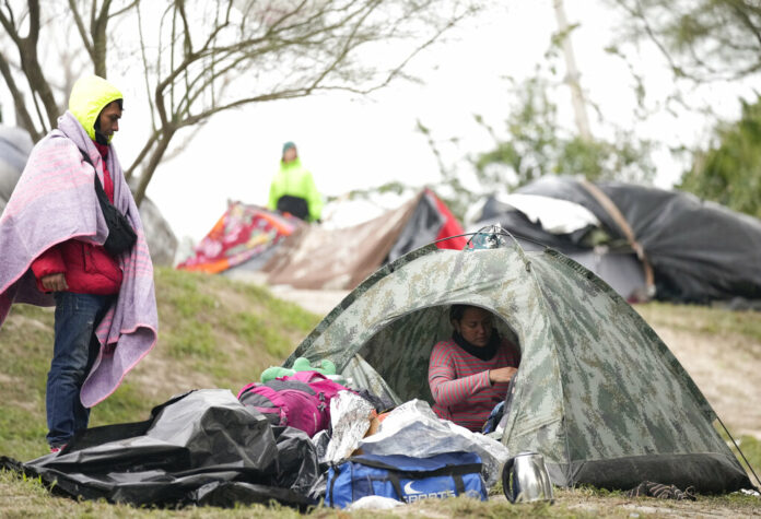 FILE - Migrants from Venezuela prepare for relocation to a refugee shelter in Matamoros, Mexico, Dec. 23, 2022. Photo: Fernando Llano / AP File FILE - Migrants from Venezuela prepare for relocation to a refugee shelter in Matamoros, Mexico, Dec. 23, 2022. Photo: Fernando Llano / AP File