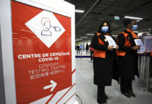 EU, Beijing Heading for Collision Over China’s COVID Crisis Airport staff wait from passengers coming from China in front of a COVID-19 testing area set at the Roissy Charles de Gaulle airport, north of Paris, Sunday, Jan. 1, 2023. Photo: Aurelien Morissard / AP