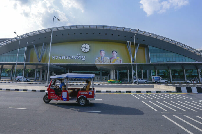 A Tuk Tuk drives past the massive Krung Thep Aphiwat Central Terminal in Bangkok, Thailand, Tuesday, Jan. 17, 2023. Photo: Sakchai Lalit / AP