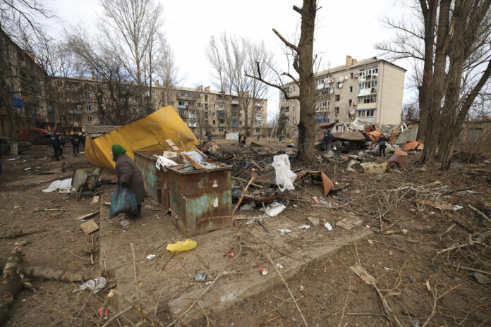 A local woman walks in the yard of a residential neighbourhood after a Russian attack in Kostiantynivka, Ukraine, Saturday, Jan. 28, 2023. Photo: Andriy Dubchak / AP A local woman walks in the yard of a residential neighbourhood after a Russian attack in Kostiantynivka, Ukraine, Saturday, Jan. 28, 2023. Photo: Andriy Dubchak / AP