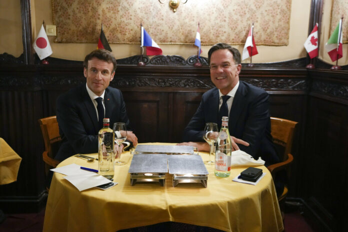 French President Emmanuel Macron, left, and Dutch Prime Minister Mark Rutte, right, pose for the media in a restaurant in The Hague, Netherlands, Monday, Jan. 30, 2023. Photo: Peter Dejong / AP Pool French President Emmanuel Macron, left, and Dutch Prime Minister Mark Rutte, right, pose for the media in a restaurant in The Hague, Netherlands, Monday, Jan. 30, 2023. Photo: Peter Dejong / AP Pool