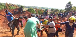 Baby Girl Rescued After Falling Down a 15-Meter Deep Well Rescuers recover a 1-year-old girl from a well in Tak province on Feb. 7, 2023.