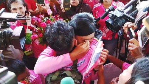 Man Got Married on Valentine’s Day After Walking 1200 km to Meet His Bride