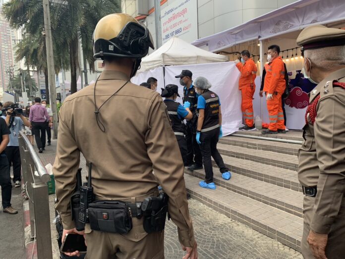 Forensic police inspect the scene of a fatal stabbing in front of Platinum Fashion Mall in Bangkok on Mar. 9, 2023. Forensic police inspect the scene of a fatal stabbing in front of Platinum Fashion Mall in Bangkok on Mar. 9, 2023.