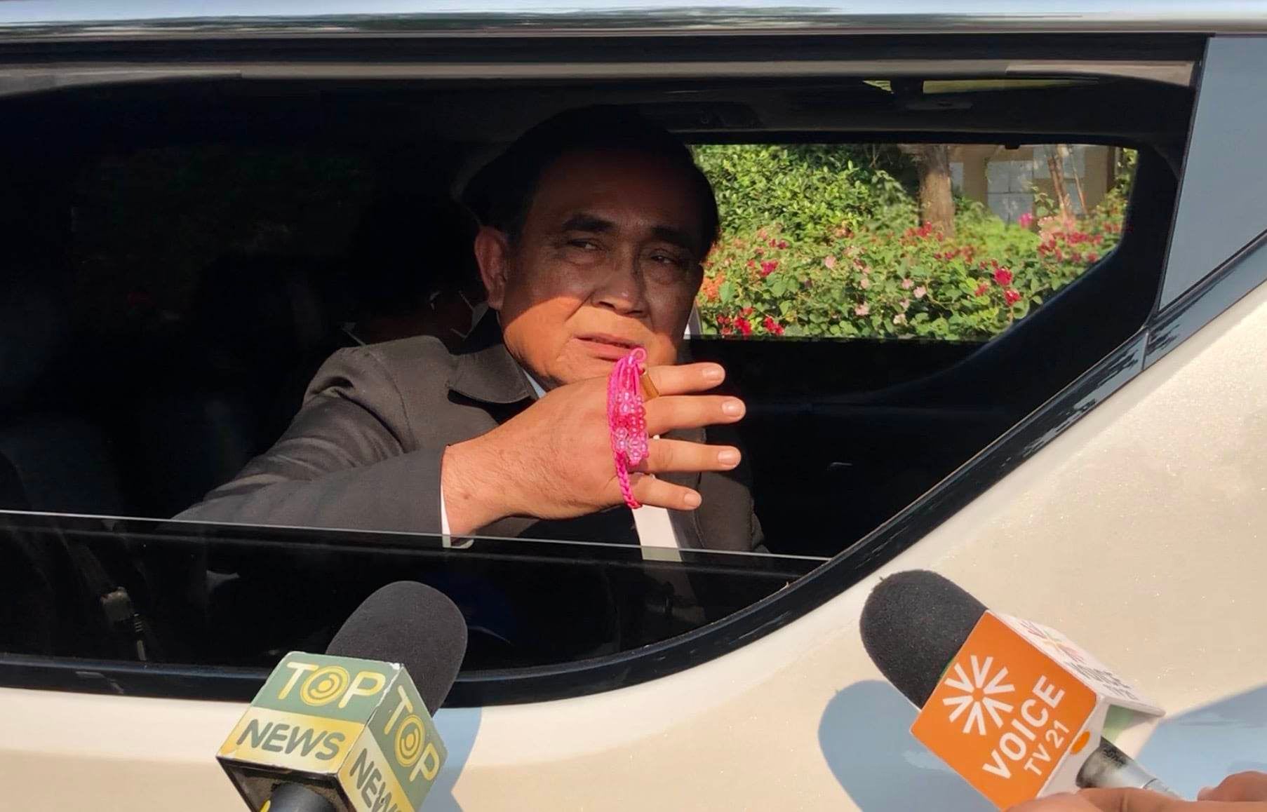 prayut hand4