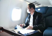 Opinion: A Tale of a Deluded Pilot: Hijacking “Air Thailand” for 8 Years Is an Act of Terrorism A file photo of PM Prayut Chan-o-cha looking through an airplane window.