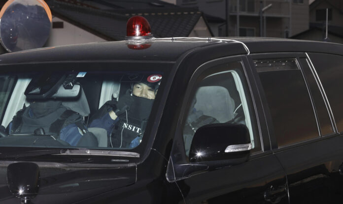 A vehicle carrying a suspect, unseen, arrives at a police station in Nakano, Nagano prefecture, central Japan Friday morning, May 26, 2023. Photo: Kyodo News via AP