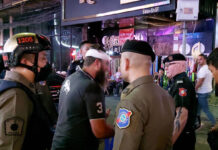 A Fight-injured South African Tourist Shakes Hands With Security