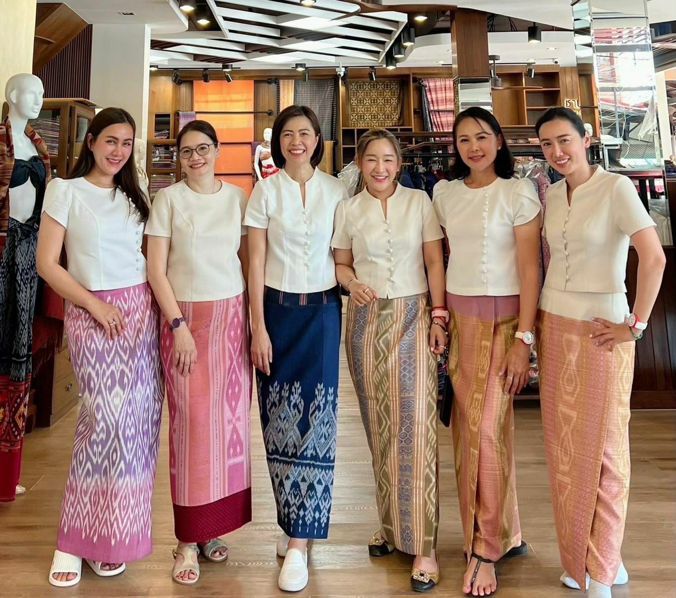 Lisa’s Phenomenal: Traditional Thai Sarong-Attire Becomes Trendy