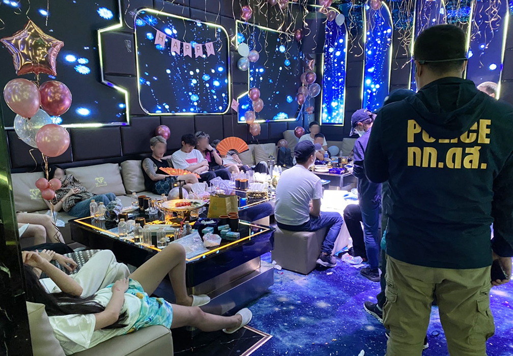 48 Chinese Tourists Party With Drugs in an Exclusive Karaoke Bar