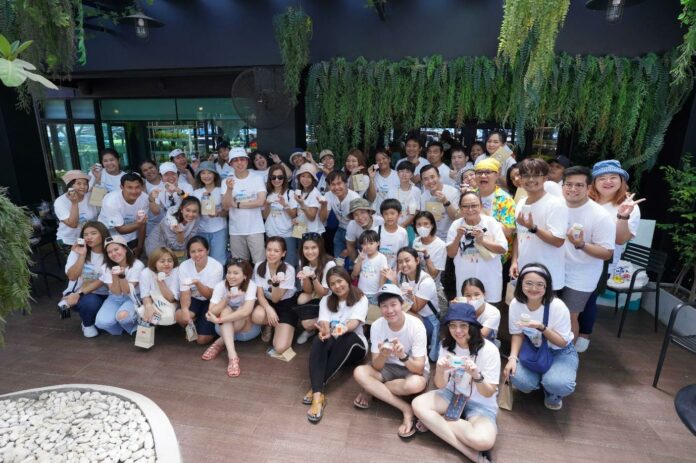 activity to promote environmental care, bringing employees to collect garbage at Bangsaen beach