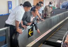 Don Mueang Airport Travelator Accident May Have Caused By Faulty Parts Officials inspect the moving walkway at Don Mueang International Airport on Jun. 29, 2023.