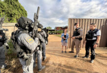 20 Arrested in a Raid on Car Smuggling Rings Police commandos conduct a raid on a house in Mae Sot, Tak province on Jul. 5, 2023.
