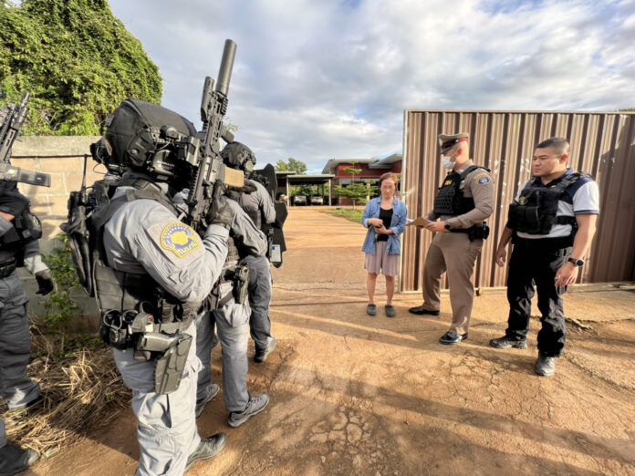 Police commandos conduct a raid on a house in Mae Sot, Tak province on Jul. 5, 2023. Police commandos conduct a raid on a house in Mae Sot, Tak province on Jul. 5, 2023.