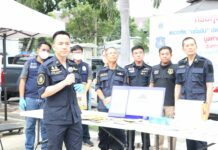 Customs Seizes Heroin Bound for Australia, S. Korea, HK Customs Department spokesman Phanthong Loykunlanan shows the seized heroin during a press conference at the customs headquarters on Aug. 4, 2023.