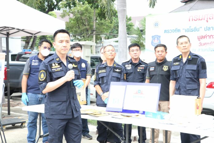 Customs Department spokesman Phanthong Loykunlanan shows the seized heroin during a press conference at the customs headquarters on Aug. 4, 2023.