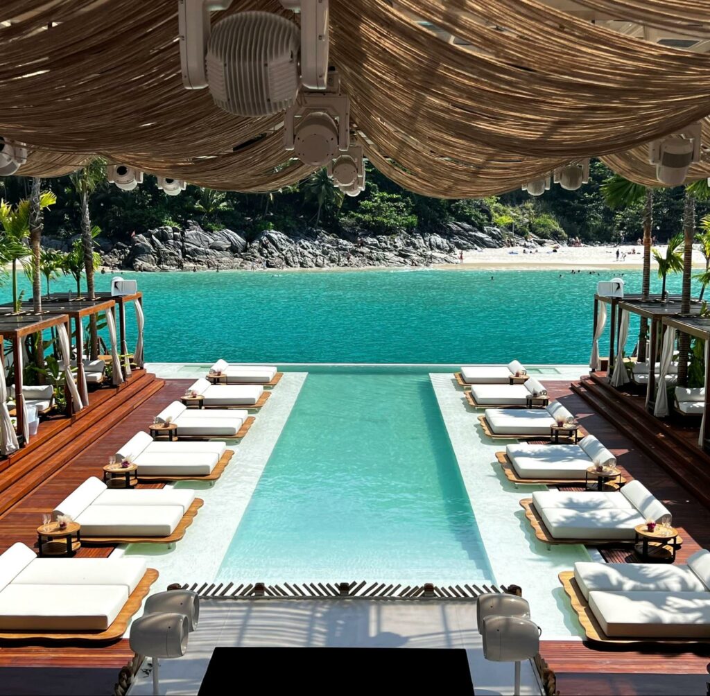 Йона пхукет. Йона Бич клаб. Yona Beach Club Phuket. Yona Floating Beach Club. Catch Beach Club Пхукет