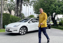 Srettha Takes a Ride in His Tesla Car to Attract EV Investment