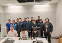 Thai Police Arrest Taiwanese, Japanese Nationals Over Massive Scam Targeting Compatriots Police officers and a representative from Taiwanese police pose with the suspects at the immigration police headquarters in Bangkok on Nov. 8, 2023.