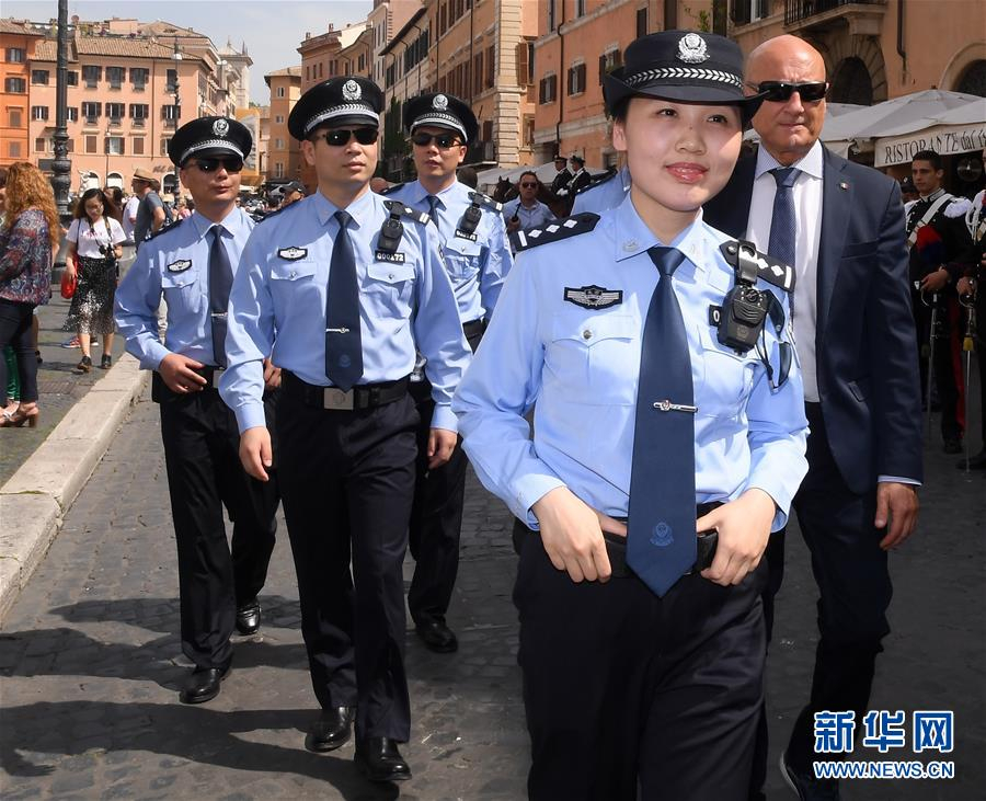 chinese police italy2