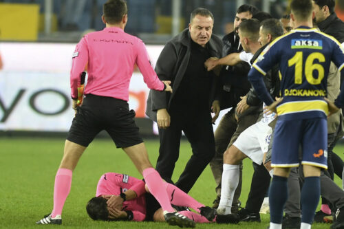 Turkey Suspends All League Games After Club President Punches Referee at a Top-Flight Match