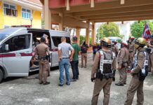 Thai Police Chase Six Vietnamese Who Ran Away In The City