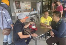 Two Men Arrested For Selling Fake Dollar Bills Plainclothes police officers arrest two suspects who attempt to sell counterfeit U.S. dollar banknotes at a gas station in Buriram province on Jan. 17, 2024.