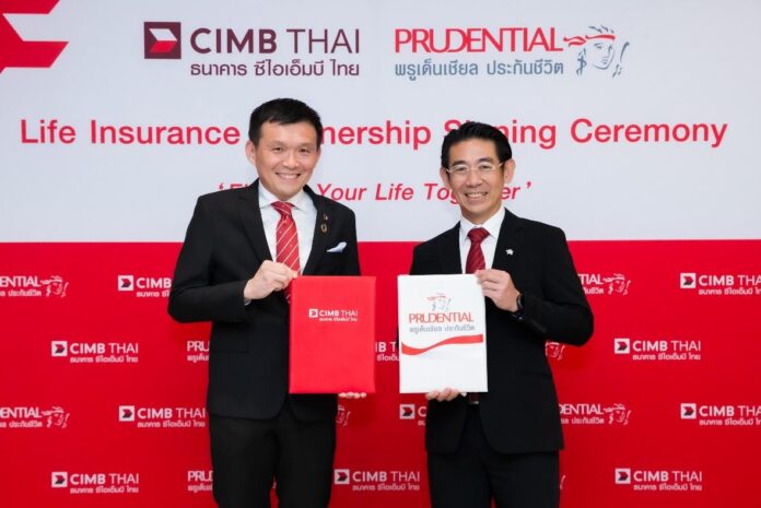 ( left) Paul Wong Chee Kin, President and Chief Executive Officer of CIMB Thai ,  (right) Bundit) Jiamanukoonkit, CEO of Prudential Thailand
