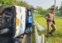 Bus Overturns on Phuket Road Curve, Injuring 17 Chinese Tourists curve