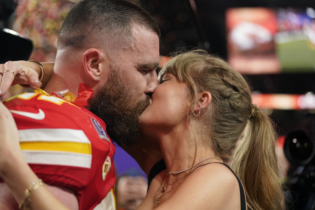 Taylor Swift Kisses Travis Kelce After His Chiefs Beat the 49ers in the Super Bowl