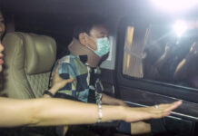 Opinion: Who is the Thai PM Now? Srettha or Thaksin? Former Thai Prime Minister Thaksin Shinawatra, center, sits in a vehicle with his daughters Paetongtarn and Pinthongta after being released on parole Sunday, Feb. 18, 2024, in Bangkok, Thailand. Photo: Sakchai Lalit / AP