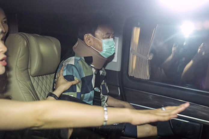 Former Thai Prime Minister Thaksin Shinawatra, center, sits in a vehicle with his daughters Paetongtarn and Pinthongta after being released on parole Sunday, Feb. 18, 2024, in Bangkok, Thailand. Photo: Sakchai Lalit / AP