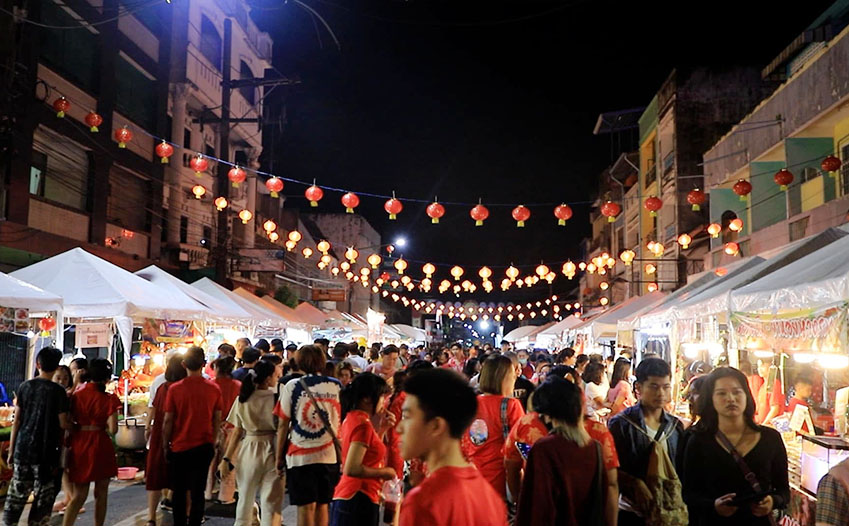 are stores open on chinese new year in singapore