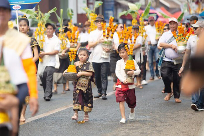 songkran lao