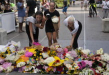 Officer, Bystanders Hailed for Confronting and Stopping a Man Who Killed 6 at a Sydney Shopping Mall Sydney