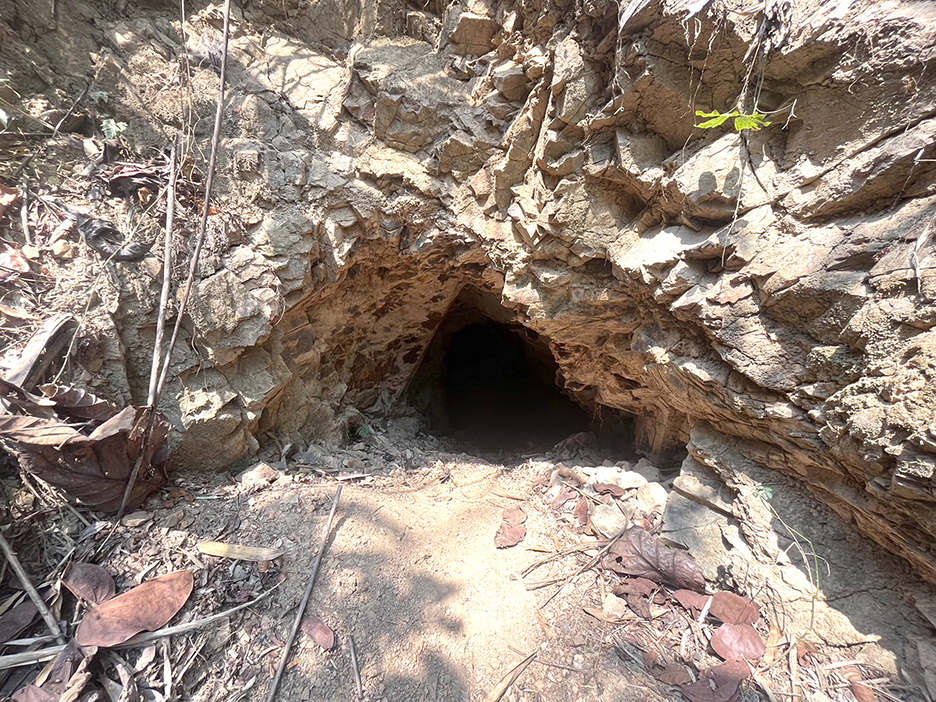 Kanchanaburi tunnel3