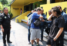 Cyber Police Arrest Two Hong Kongers At Bangkok Shopping Mall Hong Kong
