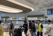 Most of Passengers From Battered Singapore Airlines Jetliner Arrive in Singapore From Bangkok