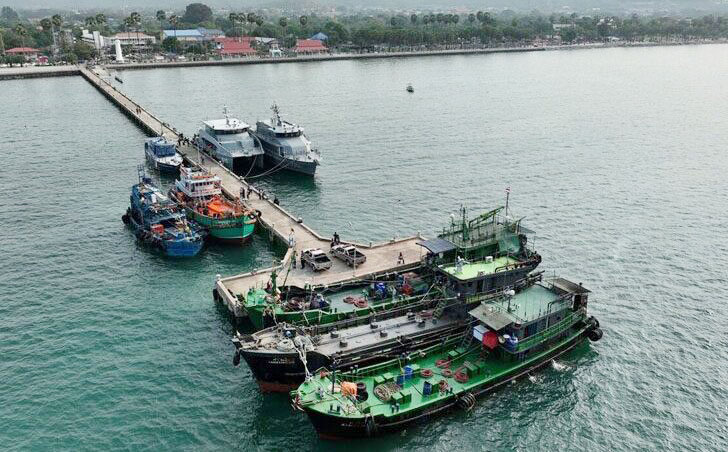 petrol boat11