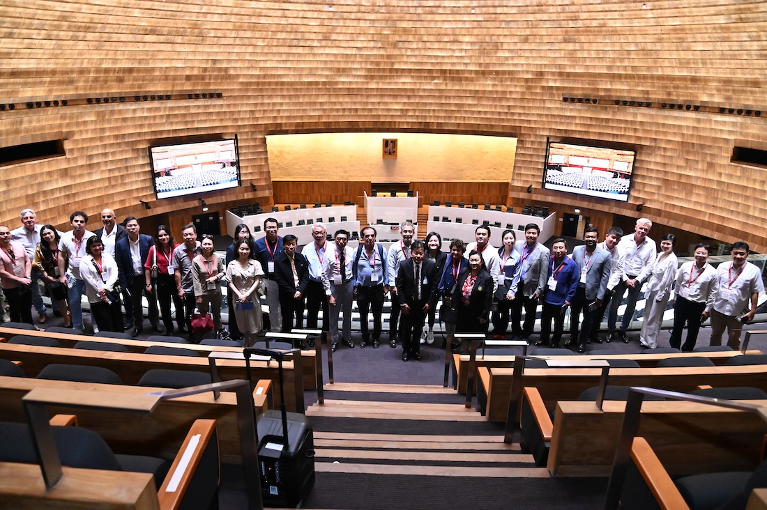 visit parliament1