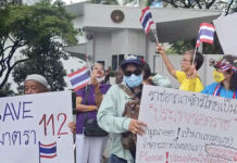 Opinion: Dissolution of Move Forward Party, Pita, and Fear of US Manipulation "Kingdom of Thailand is a sovereign state," reads a sign at a pro-monarchy protest in front of the U.S. Embassy in Bangkok on Aug. 9, 2024. Photo: ศูนย์รวมประชาชนปกป้องสถาบัน / Facebook