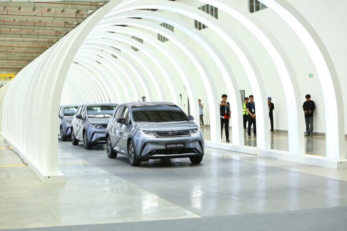 Xinhua Headlines: China's thriving EV industry takes green innovation global