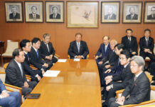 Japan PM Vows to Maintain Coalition Makeup After Election Defeat