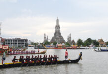 His Majesty Lauds “Very Beautiful” Royal Barge Procession