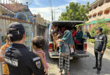 Pattaya Police Arrest Foreign Beggar Gang and Illegal Tour Guide beggar